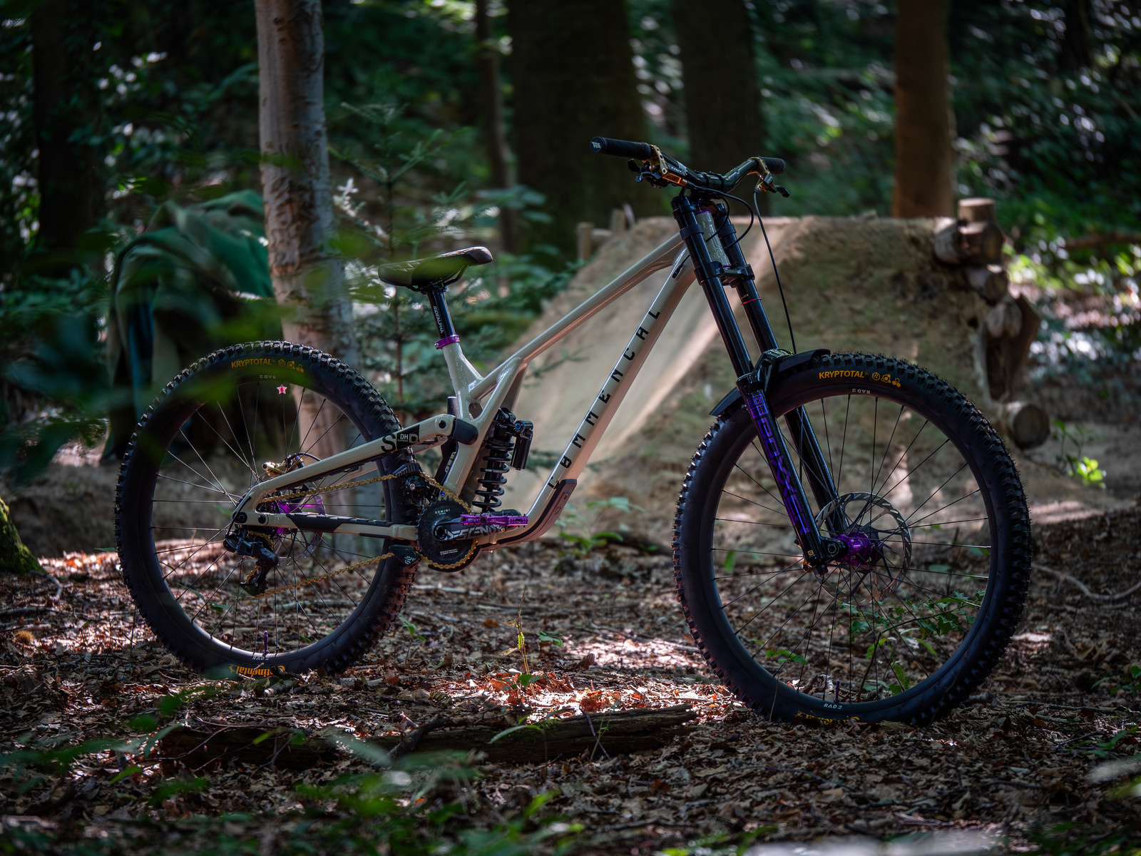 Commencal Supreme V5 - Vital Bike of the Day September 2024